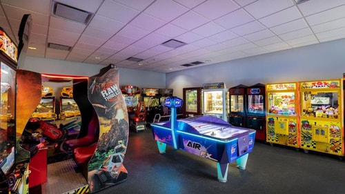 Deluxe King Room Near Legacy Tech ORL 11 Luxury Bookings