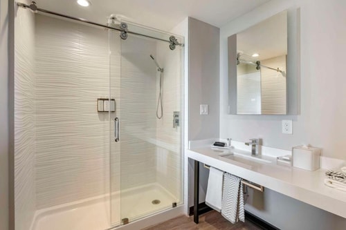 King Room Near Walgreens ORL 8 Luxury Bookings