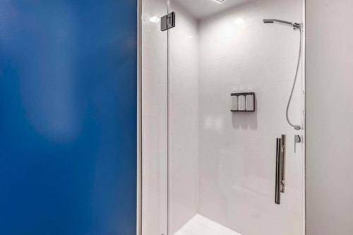 King Room Near Walgreens ORL 5 Luxury Bookings