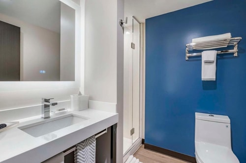 King Room Near Walgreens ORL 6 Luxury Bookings