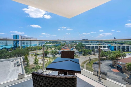 King Room Near Walgreens ORL 13 Luxury Bookings