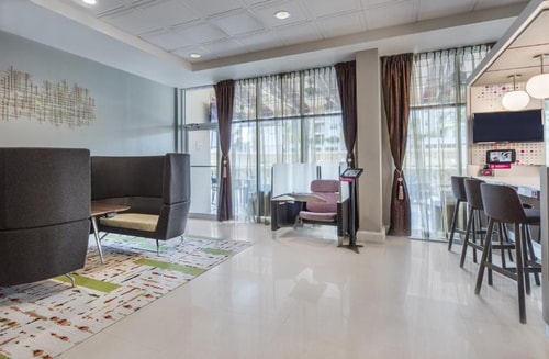 Standard Room Near Bite Bistro Wine Bar ORL 4 Luxury Bookings