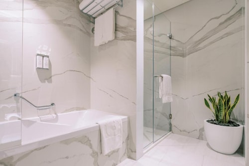 1 Bedroom Suite Pet Allowed Near Dubai Creek Plaza 8 Luxury Bookings