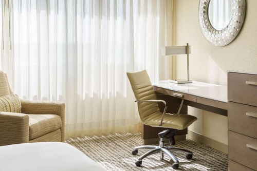 King Room Near Car Wash ORL 3 Luxury Bookings