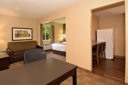 Deluxe Queen Studio Near Walgreens ORL 6 Luxury Bookings