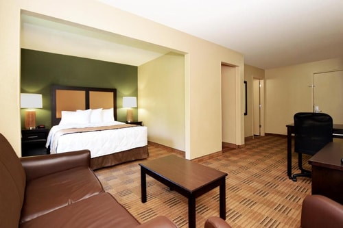 Deluxe Queen Studio Near Walgreens ORL 3 Luxury Bookings