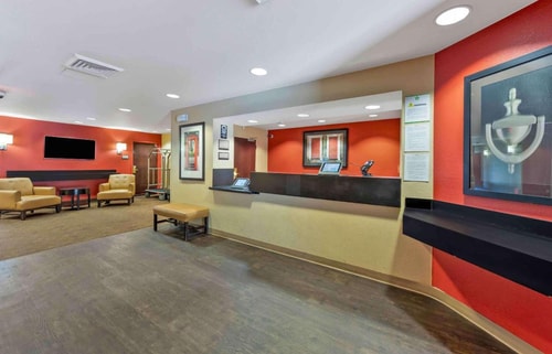 Deluxe Queen Studio Near Walgreens ORL 11 Luxury Bookings
