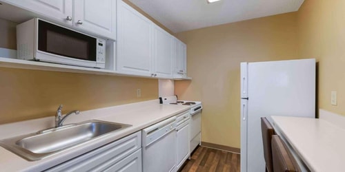 Deluxe Queen Studio Near Walgreens ORL 4 Luxury Bookings