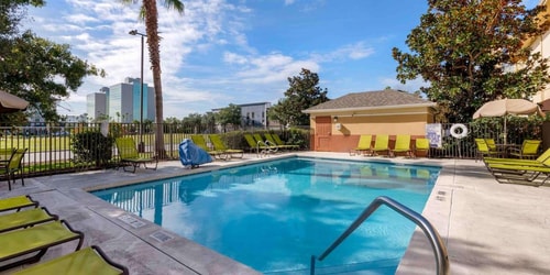 Deluxe Queen Studio Near Walgreens ORL 14 Luxury Bookings