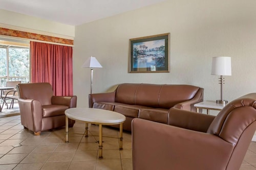 One Bedroom Deluxe Suite Near Tennis Courts ORL 1 Luxury Bookings