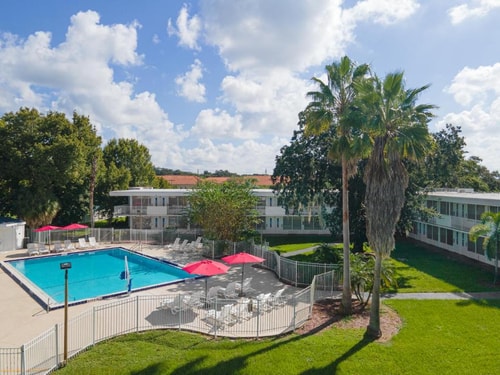 Standard King Room Near Waffle House ORL 14 Luxury Bookings