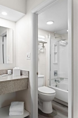 Standard King Room Near Waffle House ORL 5 Luxury Bookings