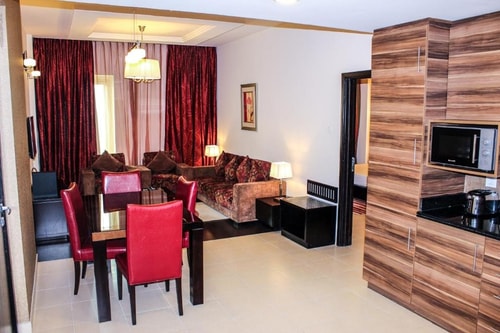One Bedroom Apartment Near The Artist Lounge 4 Luxury Bookings