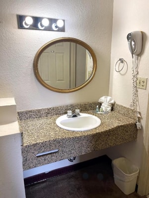 King Room Near Red Lobster ORL 6 Luxury Bookings