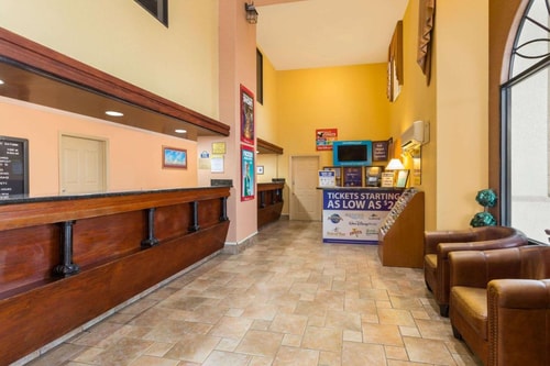 King Room Near Red Lobster ORL 9 Luxury Bookings