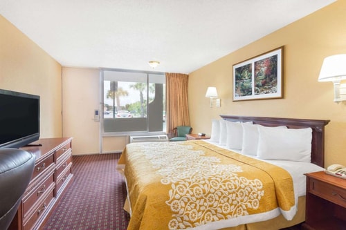King Room Near Red Lobster ORL 1 Luxury Bookings
