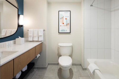 King Room Near Public Storage ORL 7 Luxury Bookings