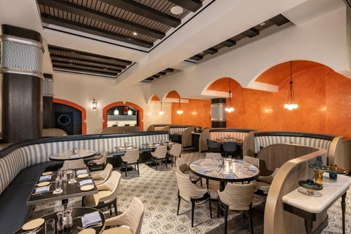 Deluxe King Room Near Avis Car Rental ORL 5 Luxury Bookings