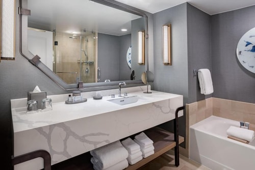 King Guest Room Near Tennis Court ORL 7 Luxury Bookings