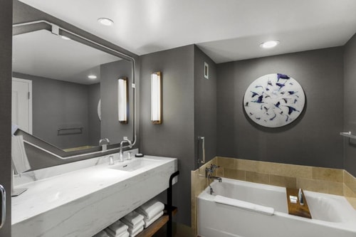 King Guest Room Near Tennis Court ORL 6 Luxury Bookings