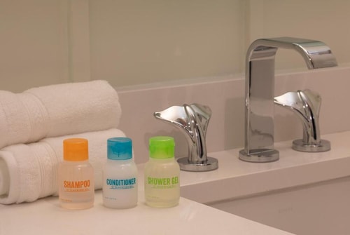 King Room Near Wawa ORL 2 Luxury Bookings