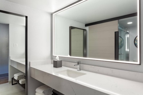 Standard King Room Near Central Pantry ORL 5 Luxury Bookings