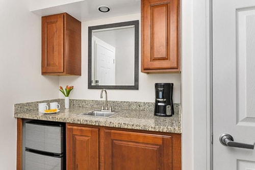 King Room Near Village Center Pool ORL 2 Luxury Bookings