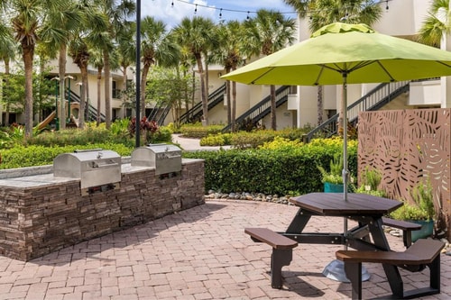 Two Bedroom Villa Near Central Pantry ORL 12 Luxury Bookings