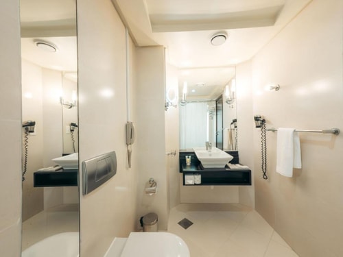 Superior King Room Near Abu Dhabi Mall 5 Luxury Bookings