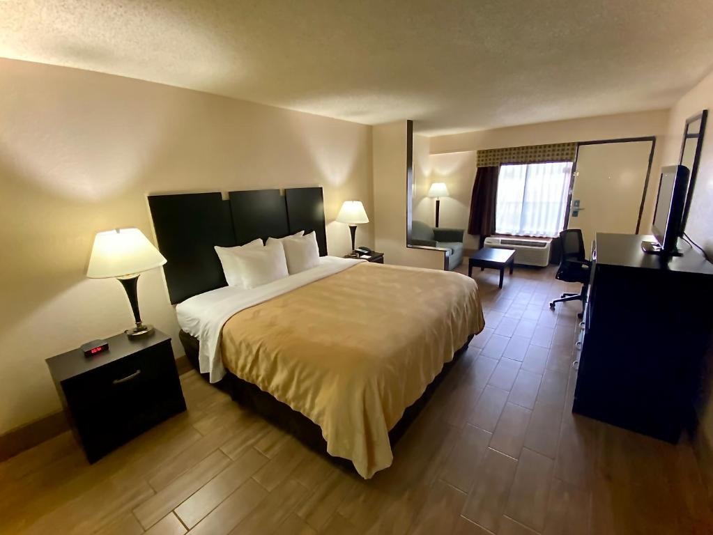 King Suite Near Trimble Park ORL Luxury Bookings