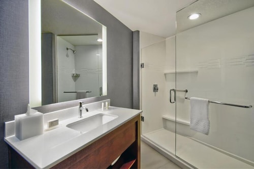 King Studio Near Five Below ORL 7 Luxury Bookings