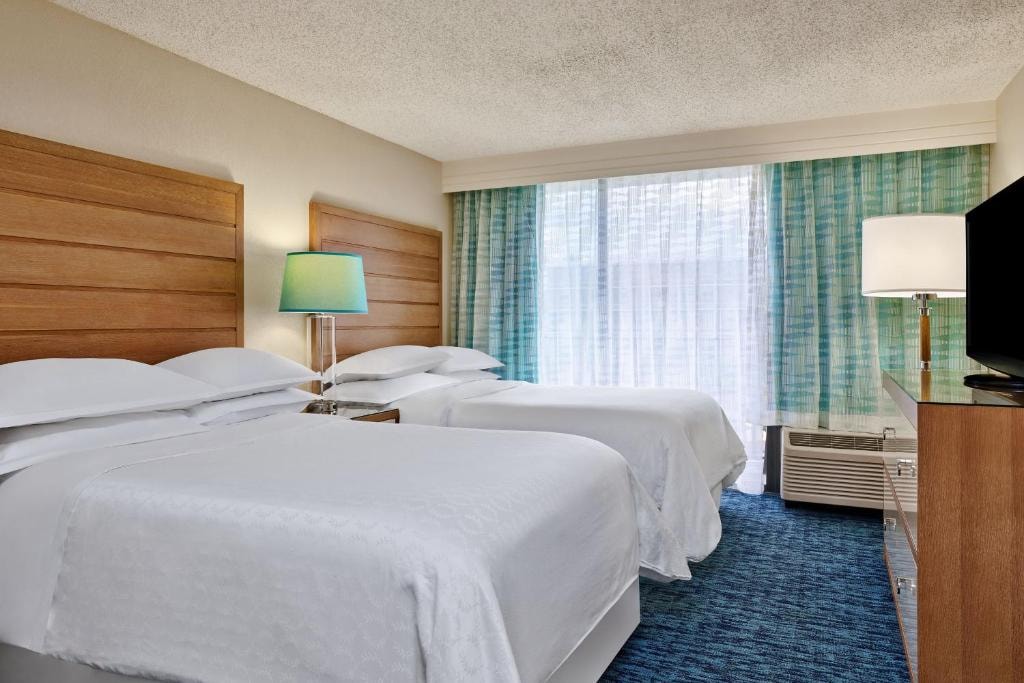 Queen Room Near Circle K ORL Luxury Bookings