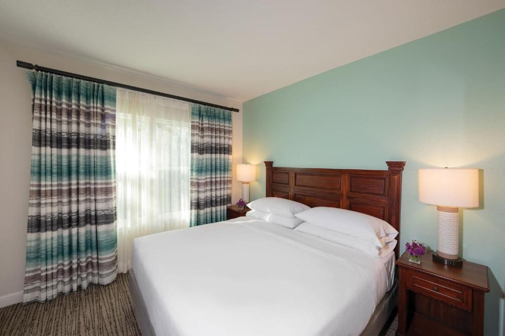 One Bedroom Near Basketball court v ORL Luxury Bookings