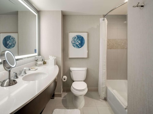 King Room Near Tesla Destination Charger ORL 4 Luxury Bookings