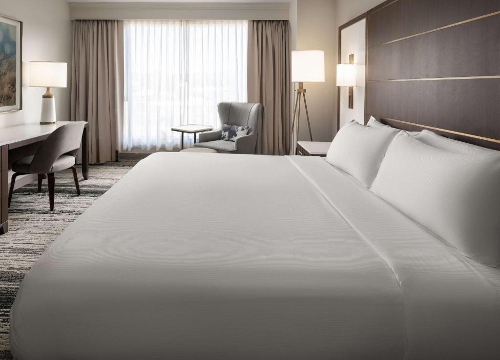 King Room Near Tesla Destination Charger ORL Luxury Bookings
