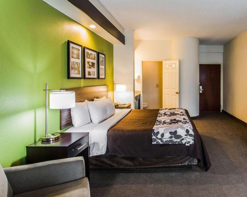 King Room Near Public Storage ORL Luxury Bookings