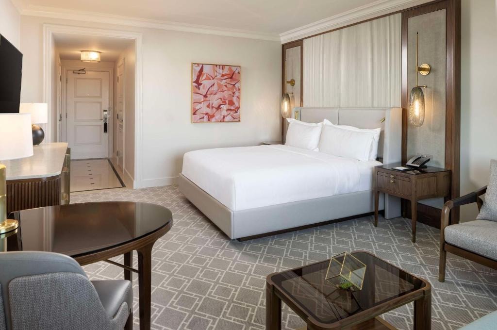Deluxe King Room Near Golf Club ORL Luxury Bookings