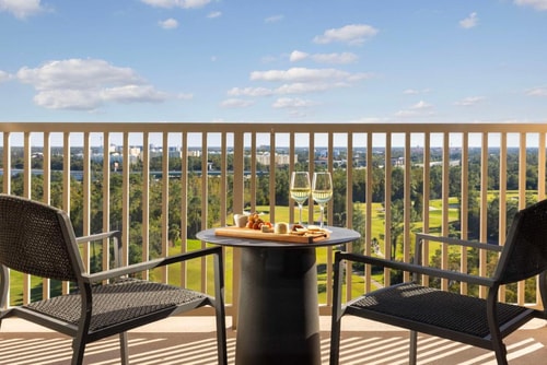 Deluxe King Room Near Golf Club ORL 8 Luxury Bookings