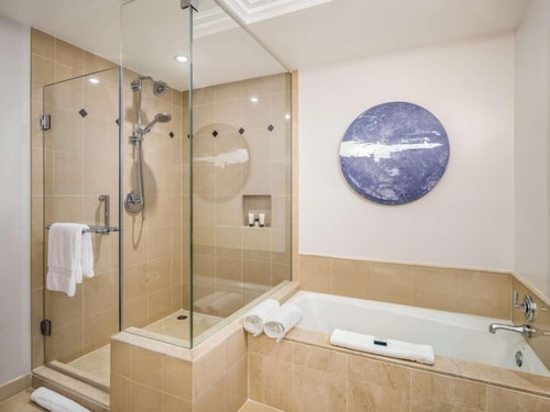 Deluxe King Room Near Golf Club ORL 7 Luxury Bookings