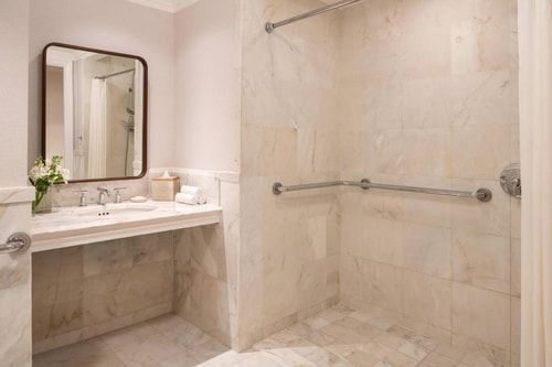 King Room Near Knife Spoon ORL 5 Luxury Bookings