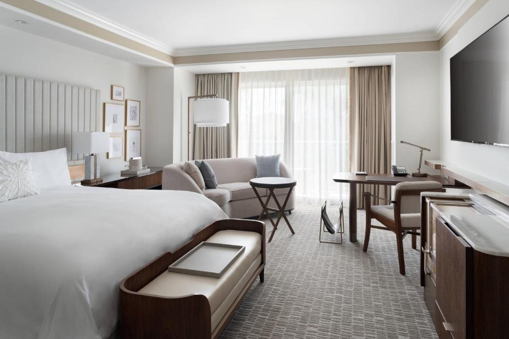 King Room Near Knife Spoon ORL Luxury Bookings
