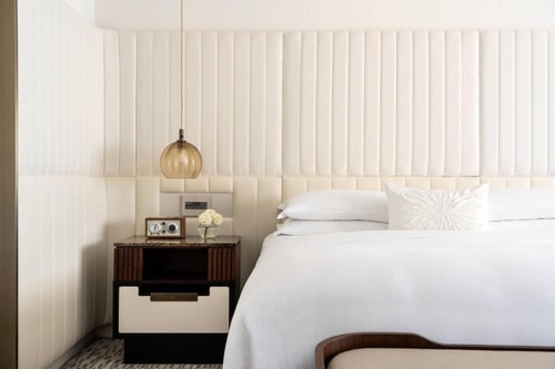 King Room Near Knife Spoon ORL 1 Luxury Bookings