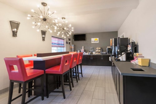 King Room Near Tasty Place SAN 7 Luxury Bookings