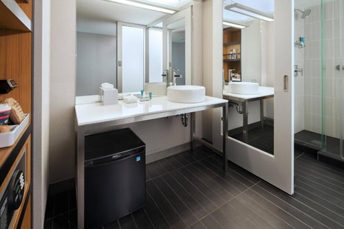 King Room Near Bayfront Park SAN 2 Luxury Bookings