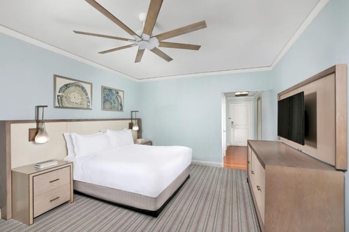 King Room Near Lightkeepers MIA 1 Luxury Bookings