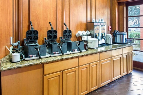 King Room Near Jack Drago Park SAN 11 Luxury Bookings