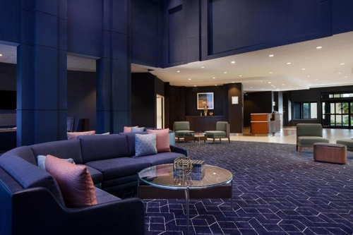 King Room Near Chase Bank SAN 9 Luxury Bookings