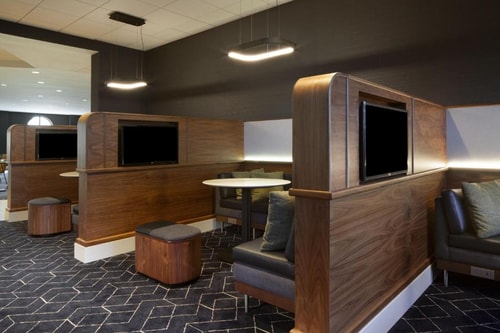 King Room Near Chase Bank SAN 10 Luxury Bookings