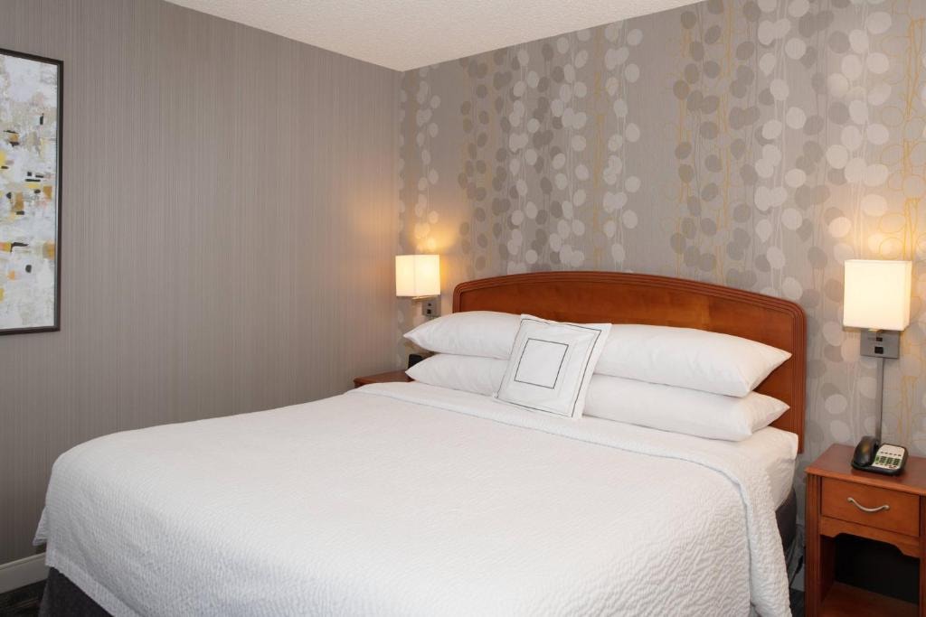King Room Near Chase Bank SAN Luxury Bookings