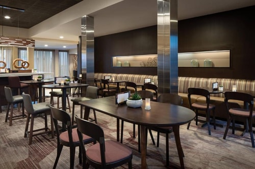 King Room Near Forest Lane Park SAN 4 Luxury Bookings